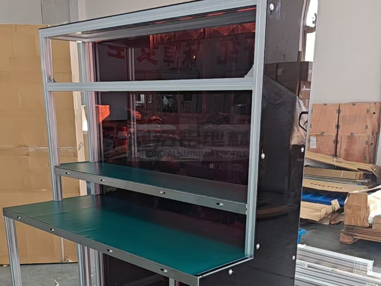 4040RA鋁型材打造多功能操作臺，賦能機械設備制造高效升級