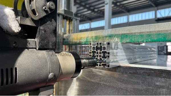 4545歐標鋁型材中心適合攻絲嗎？